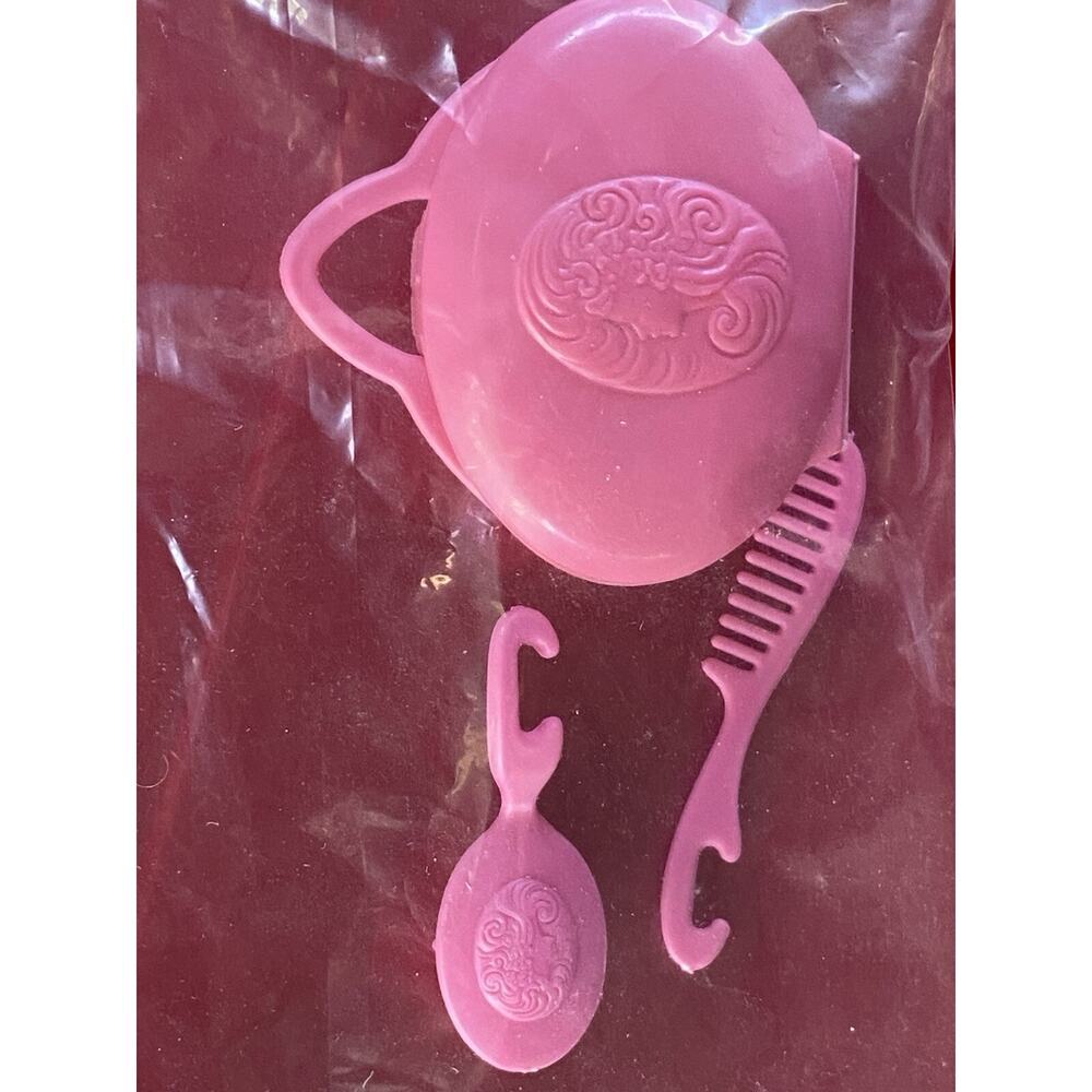 Vintage Barbie 1982 Make Up Compact Case & 2 Brushes Good Condition Accessories - Picture 2 of 4
